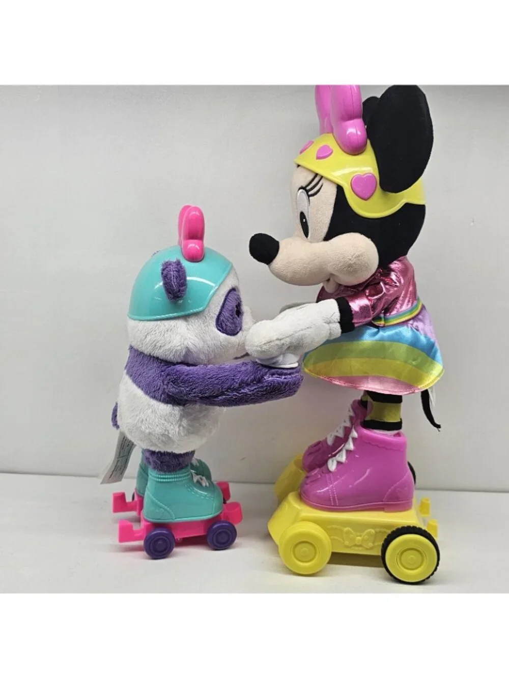 Just Play Disney Junior Minnie Mouse Roller Skating Party Interactive Plush Pals